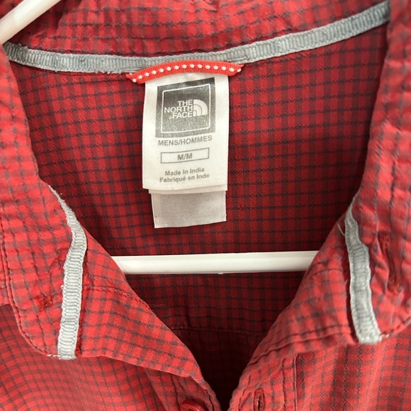 The North Face Button-Up Shirt Short Sleeve Red Stripe Plaid Men's Size Medium - Picture 2 of 5